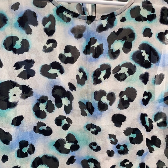 High Low Leopard Tunic Blouse - Picture 3 of 6